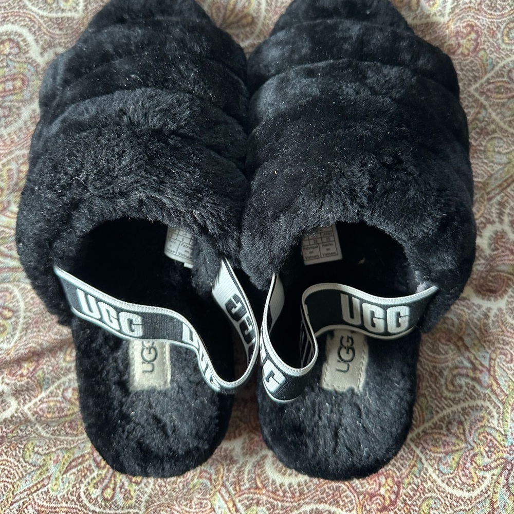 UGG SLIPPERS SIZE 8
